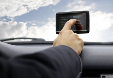 Ablenkung durch Navigationsgerät führt zu einem Au