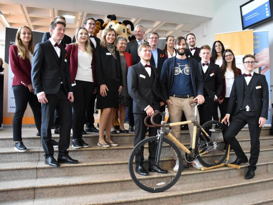 Tausende besuchen Industrie und Kontaktmesse Rosen