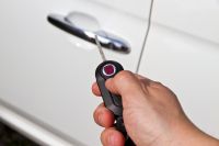 Unbekannter zerkratzt Auto