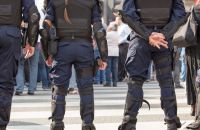Jugendliche rufen ausländerfeindliche Parolen