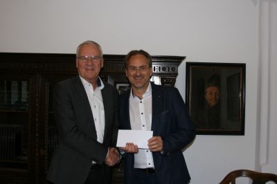 EBERSBERG Großzügige Spende für den Sozialfonds