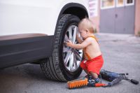 Schrauben aus Reifen entfernt