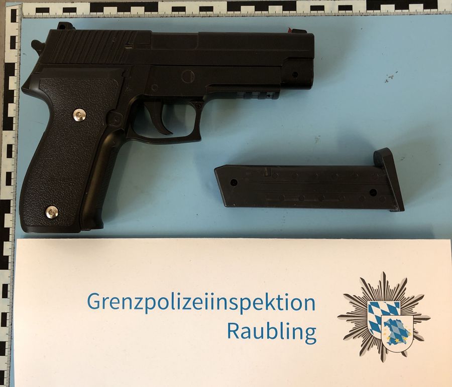 Haftbefehl vollstreckt und Pistole sichergestellt