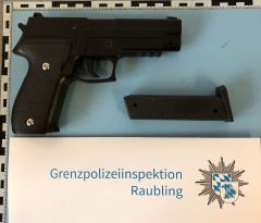 Haftbefehl vollstreckt und Pistole sichergestellt