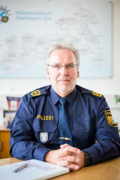 Charaktertest bestanden Polizei stellt auch über d