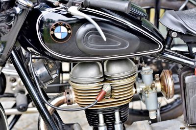 Fischbachau Wörnsmühl Motorradfahrerin bei Sturz v