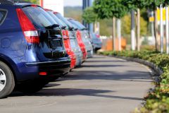 Traunstein Unbekannter durchsucht Pkw