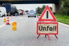 Marktl a Inn Verkehrsunfall auf Radweg parallel zu