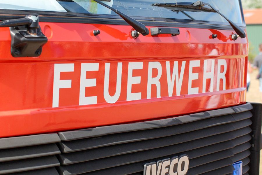 Feuerwehr Poing rettet Mann vom Dach
