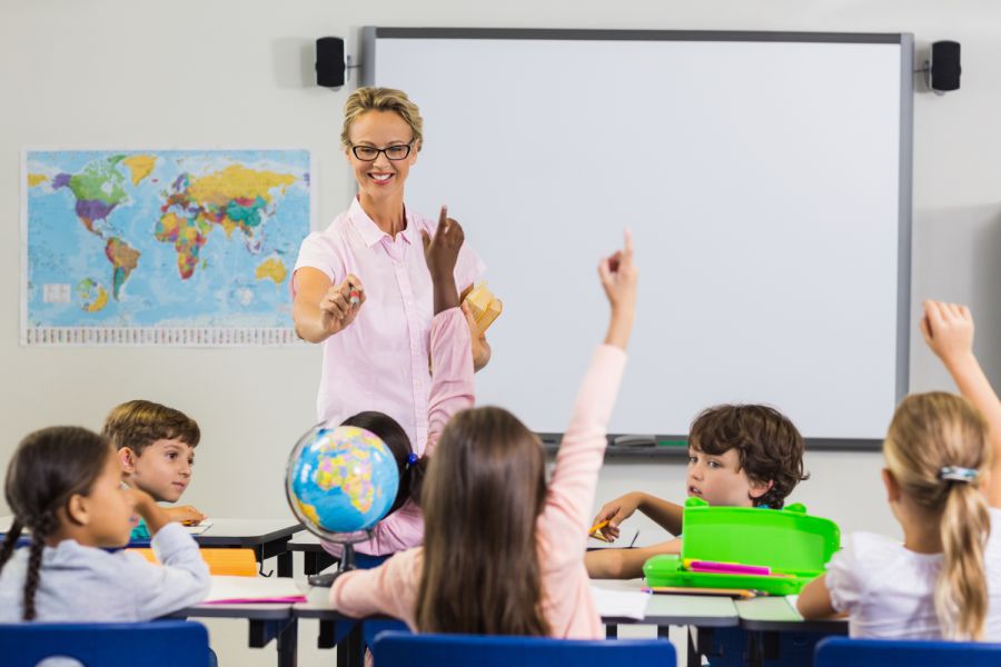Scheckübergabe an Kinderkrebshilfe Ebersberg