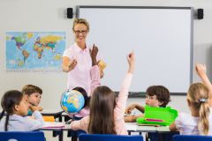 Scheckübergabe an Kinderkrebshilfe Ebersberg