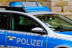 Großkarolinenfeld Gullideckel von Straße entfernt