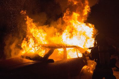 Ebersberg Pkw Brand in Garage vier Personen leicht