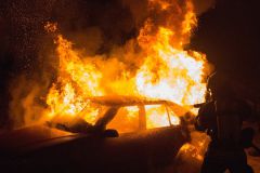 Ebersberg Pkw Brand in Garage vier Personen leicht