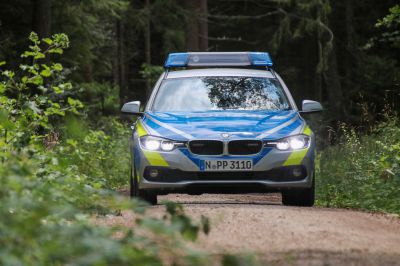 Poing Verkehrsunfallflucht vor Sparkasse