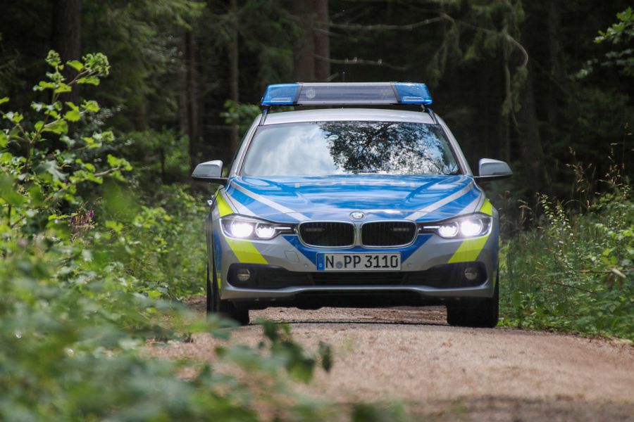 Poing Verkehrsunfallflucht vor Sparkasse