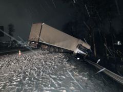 Siegsdorf Erster Schneefall Lkw Unfall auf der Aut