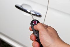 Landsham Pkw beschädigt