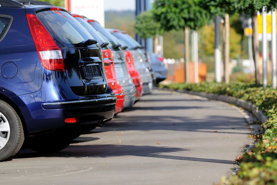 Landsham Pkw beschädigt