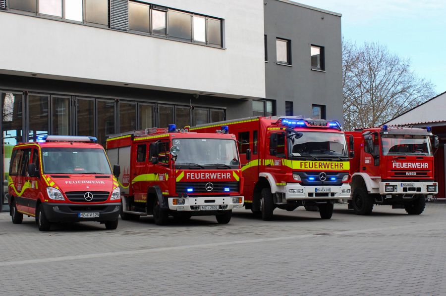 Forstinning Brand in Mehrfamilienhaus mit zwei Lei